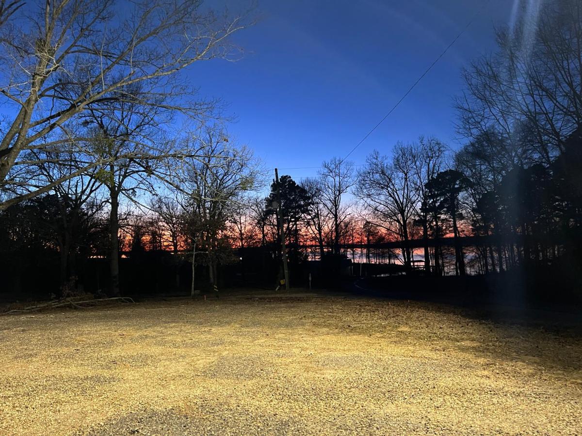 Driftwood Inn And Lodge By The Lake Zwolle Esterno foto