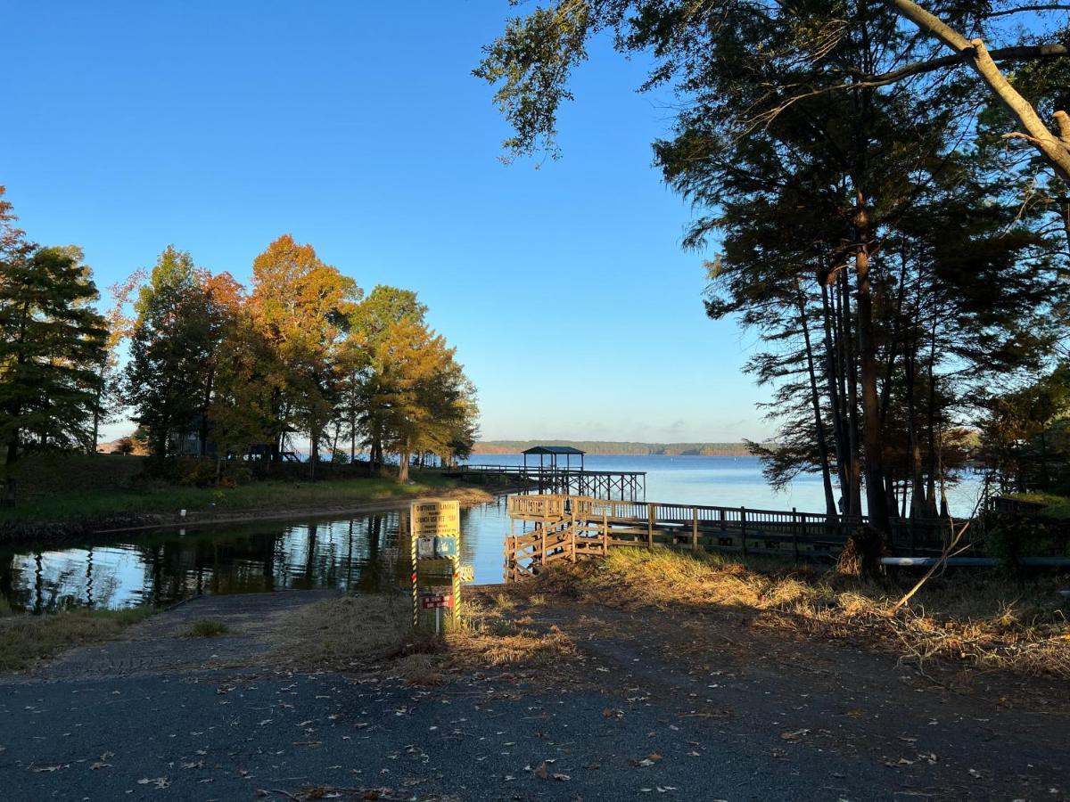Driftwood Inn And Lodge By The Lake Zwolle Esterno foto